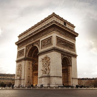 Side view of the Arc of Triomphe
